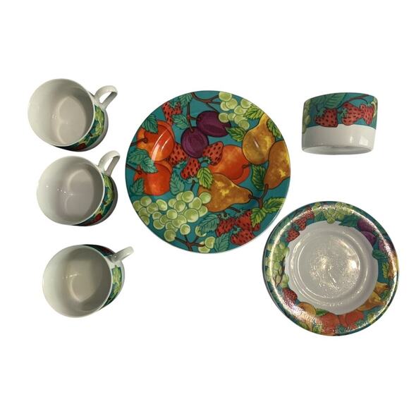 (4) American Atelier DELICIOUS Salad Plates Saucers Mugs Vintage Strawberries - Picture 4 of 14